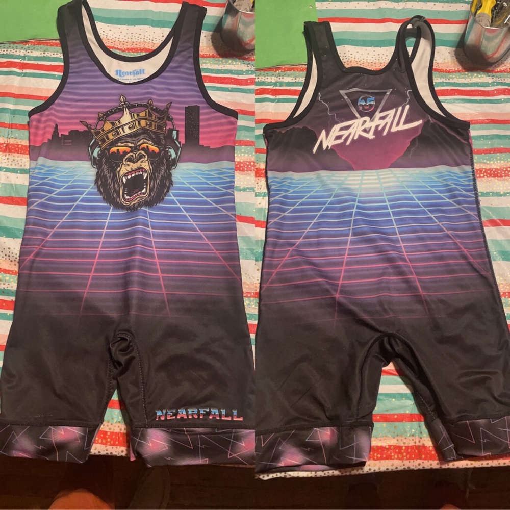 Near fall singlet